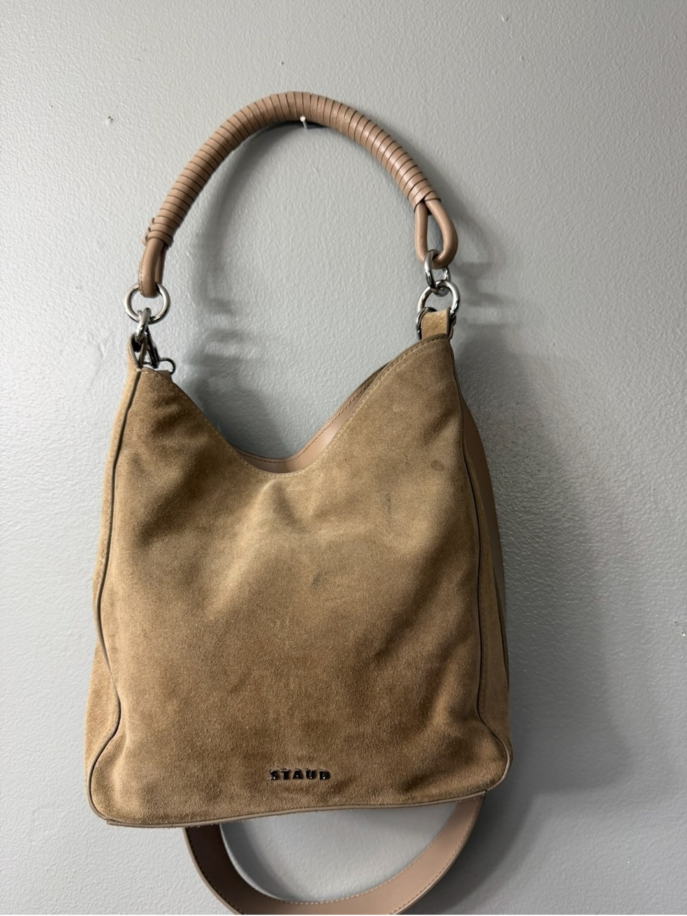STAUD Mel Shoulder Bag tan suede